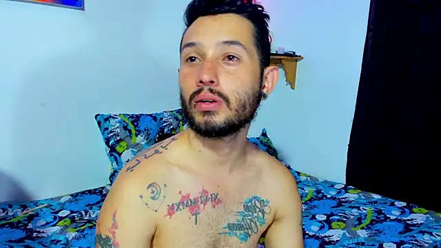 Snapshot of Bad_Couple_1 chatting on February 2025 01:04:02 AM Bad Couple 1 online show from February 2025 01:04:02 AM