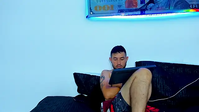 Snapshot of Bad_Couple_1 chatting on March 2025 10:33:02 AM Bad Couple 1 online show from March 2025 10:33:02 AM