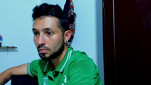 Snapshot of Bad_Couple_1 chatting on October 2025 06:47:01 PM Bad Couple 1 online show from October 2025 06:47:01 PM