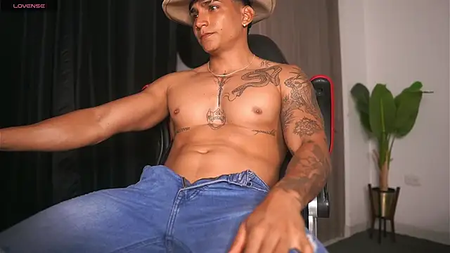 Snapshot of muscle_boyhorny chatting on January 2025 03:58:01 AM muscle boyhorny online show from January 2025 03:58:01 AM