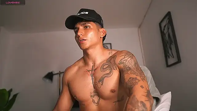 Snapshot of muscle_boyhorny chatting on January 2025 11:04:02 AM muscle boyhorny online show from January 2025 11:04:02 AM