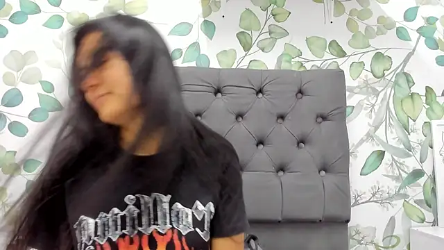 atilanadiaz7 online show from December 2024 05:58:02 PM