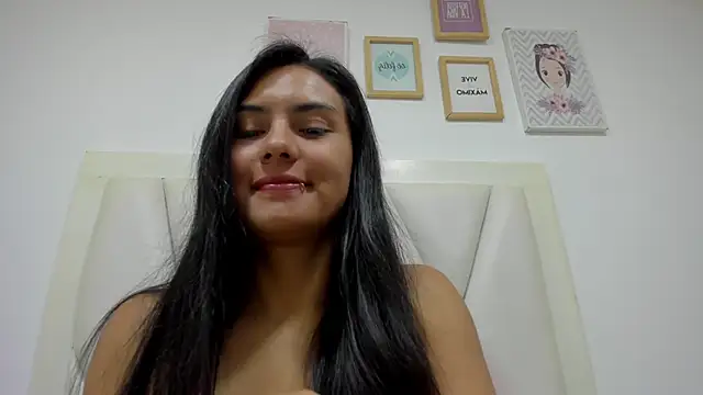 atilanadiaz7 online show from February 2026 05:08:01 PM