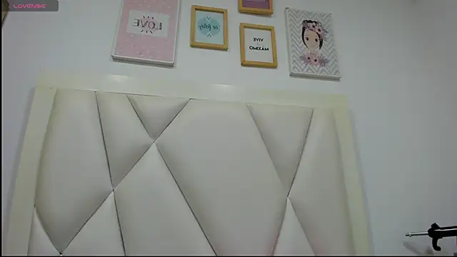 atilanadiaz7 online show from April 2026 05:08:02 PM