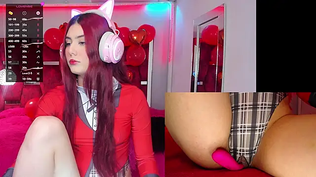 LiaGames online show from February 2025 10:33:01 PM