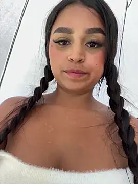 Snapshot of Juli_Walker chatting on December 2024 06:55:01 PM Juli Walker online show from December 2024 06:55:01 PM