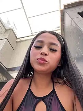 Snapshot of Juli_Walker chatting on December 2024 03:48:02 PM Juli Walker online show from December 2024 03:48:02 PM