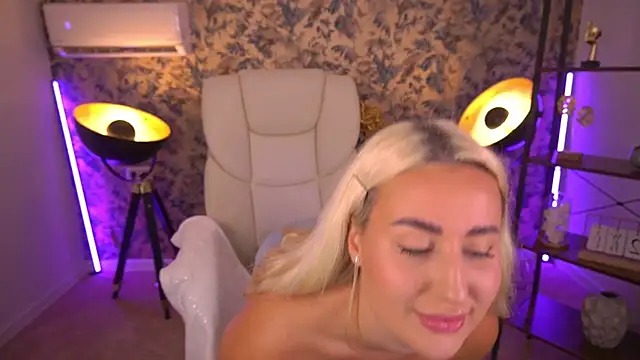 LiaBrazzerr online show from July 2026 03:37:02 PM