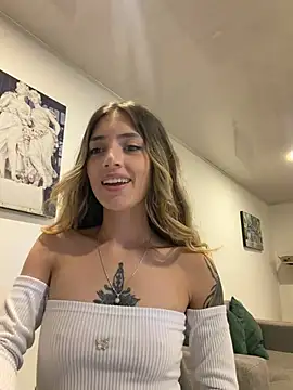 Snapshot of IsadoraGalle_ chatting on June 2026 11:18:02 PM IsadoraGalle online show from June 2026 11:18:02 PM
