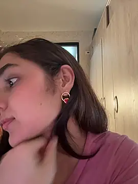 Snapshot of CuteeRose chatting on February 2026 03:33:01 PM CuteeRose online show from February 2026 03:33:01 PM