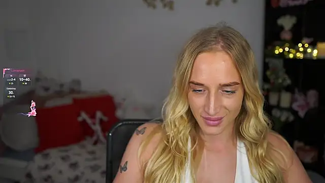 Nicolette  Shea  online show from December 2024 12:11:02 PM