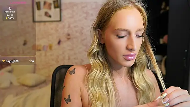 Nicolette  Shea  online show from September 2025 09:20:01 AM