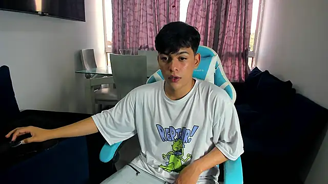 Snapshot of Franco_Rizzo_ chatting on February 2025 10:30:02 PM Franco Rizzo online show from February 2025 10:30:02 PM