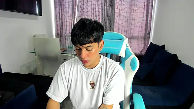 Snapshot of Franco_Rizzo_ chatting on February 2025 10:20:02 PM Franco Rizzo online show from February 2025 10:20:02 PM