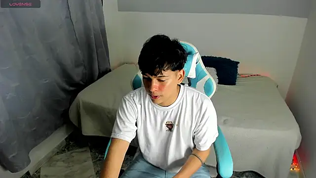 Snapshot of Franco_Rizzo_ chatting on March 2025 07:06:01 PM Franco Rizzo online show from March 2025 07:06:01 PM