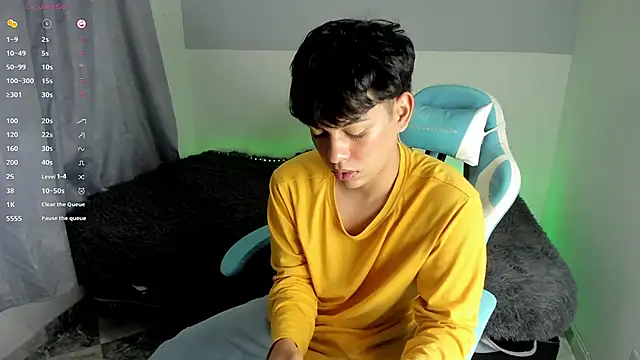 Snapshot of Franco_Rizzo_ chatting on March 2025 08:26:02 PM Franco Rizzo online show from March 2025 08:26:02 PM