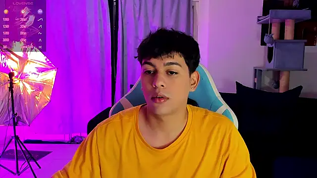 Snapshot of Franco_Rizzo_ chatting on November 2025 10:04:02 PM Franco Rizzo online show from November 2025 10:04:02 PM