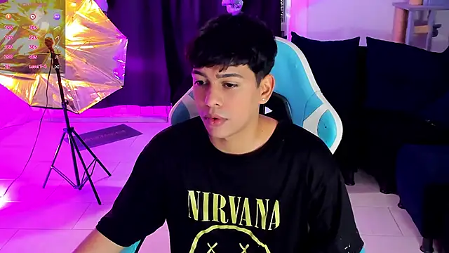 Snapshot of Franco_Rizzo_ chatting on November 2025 12:32:01 AM Franco Rizzo online show from November 2025 12:32:01 AM