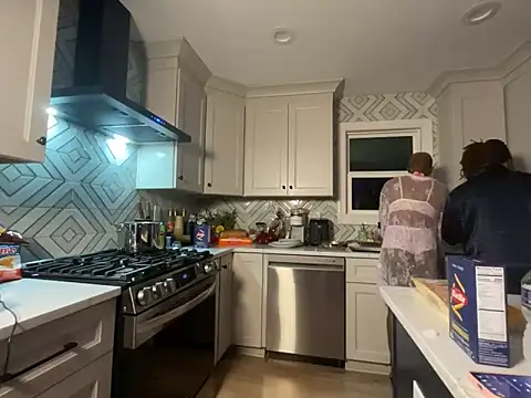 VixenCapri online show from April 2026 03:00:01 AM