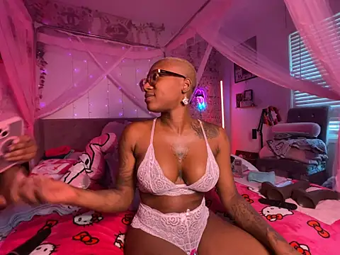 Snapshot of VixenCapri chatting on April 2026 03:16:02 PM VixenCapri online show from April 2026 03:16:02 PM