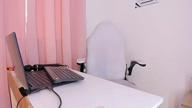 kattypinkk online show from May 2026 07:21:01 PM