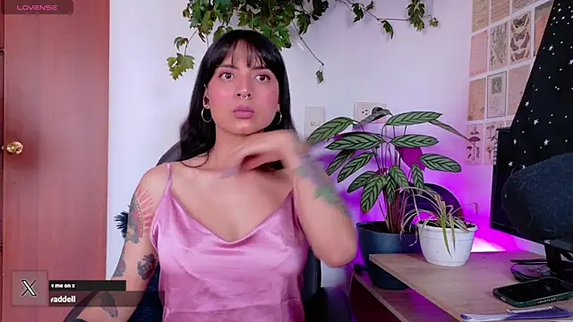 Snapshot of Yeriawaddell_ chatting on December 2025 02:46:01 PM Yeriawaddell online show from December 2025 02:46:01 PM