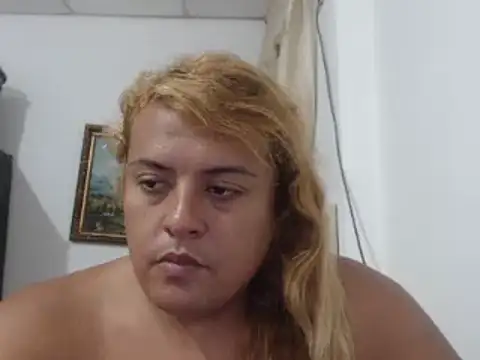 Snapshot of KIARAMARSHALLWELLZ chatting on January 2025 04:44:01 AM KIARAMARSHALLWELLZ online show from January 2025 04:44:01 AM