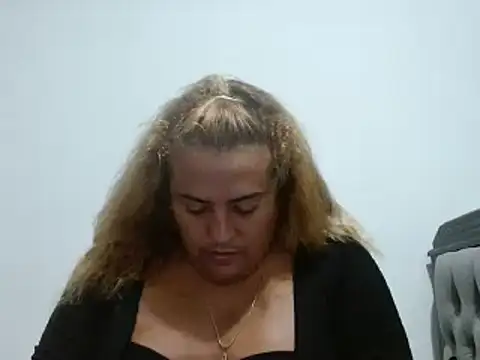 Snapshot of KIARAMARSHALLWELLZ chatting on February 2025 02:38:01 AM KIARAMARSHALLWELLZ online show from February 2025 02:38:01 AM