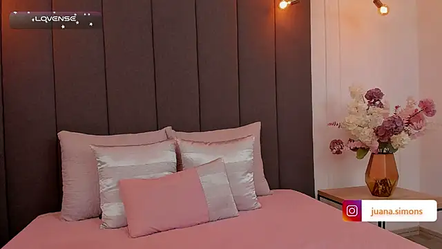 Snapshot of JuanaSimons chatting on December 2024 03:04:01 AM JuanaSimons online show from December 2024 03:04:01 AM