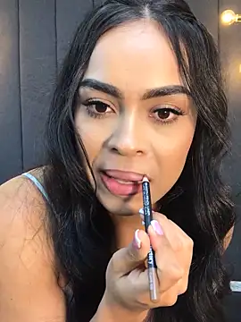 Snapshot of JuanaSimons chatting on December 2024 01:05:01 AM JuanaSimons online show from December 2024 01:05:01 AM