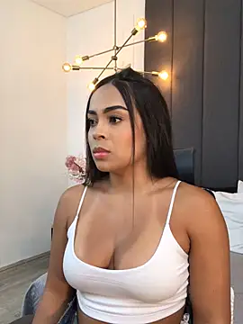 Snapshot of JuanaSimons chatting on January 2025 11:06:01 PM JuanaSimons online show from January 2025 11:06:01 PM