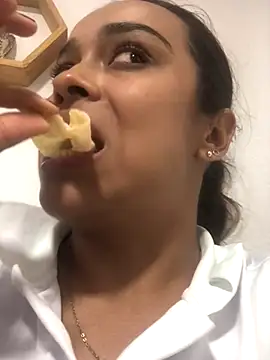 Snapshot of JuanaSimons chatting on October 2025 02:04:01 AM JuanaSimons online show from October 2025 02:04:01 AM