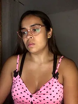 Snapshot of JuanaSimons chatting on October 2025 01:39:01 AM JuanaSimons online show from October 2025 01:39:01 AM