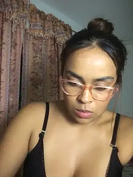 Snapshot of JuanaSimons chatting on December 2025 01:47:02 AM JuanaSimons online show from December 2025 01:47:02 AM