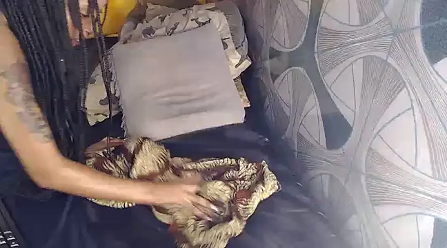 Snapshot of Candiey001 chatting on December 2024 11:35:02 PM Candiey001 online show from December 2024 11:35:02 PM