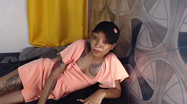 Snapshot of Candiey001 chatting on January 2025 10:03:01 PM Candiey001 online show from January 2025 10:03:01 PM