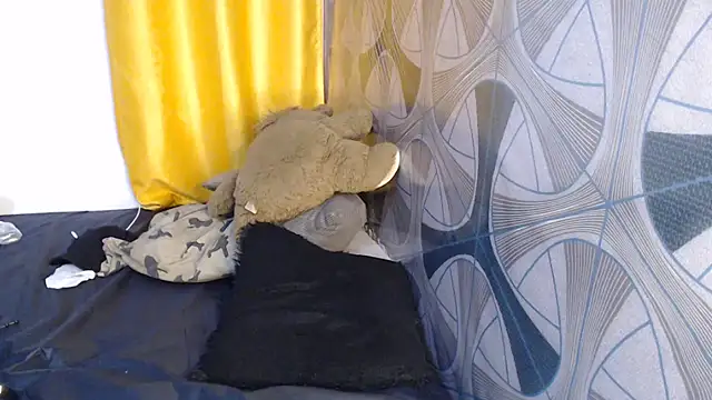 Snapshot of Candiey001 chatting on January 2025 08:00:01 PM Candiey001 online show from January 2025 08:00:01 PM