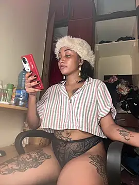 Snapshot of Candiey001 chatting on February 2026 04:38:01 PM Candiey001 online show from February 2026 04:38:01 PM