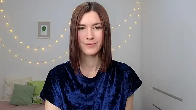 Snapshot of AliciaNewell chatting on June 2026 05:20:02 AM AliciaNewell online show from June 2026 05:20:02 AM