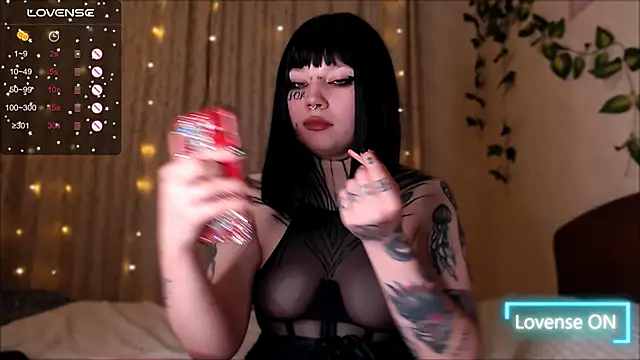 Snapshot of tradishka chatting on December 2024 08:36:01 PM tradishka online show from December 2024 08:36:01 PM