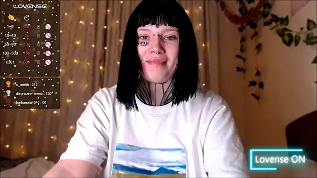 Snapshot of tradishka chatting on December 2024 11:16:02 PM tradishka online show from December 2024 11:16:02 PM