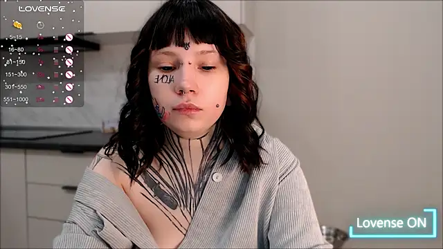 Snapshot of tradishka chatting on December 2024 01:43:01 AM tradishka online show from December 2024 01:43:01 AM