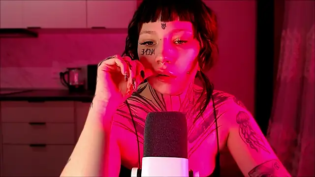 Snapshot of tradishka chatting on January 2025 03:11:02 AM tradishka online show from January 2025 03:11:02 AM