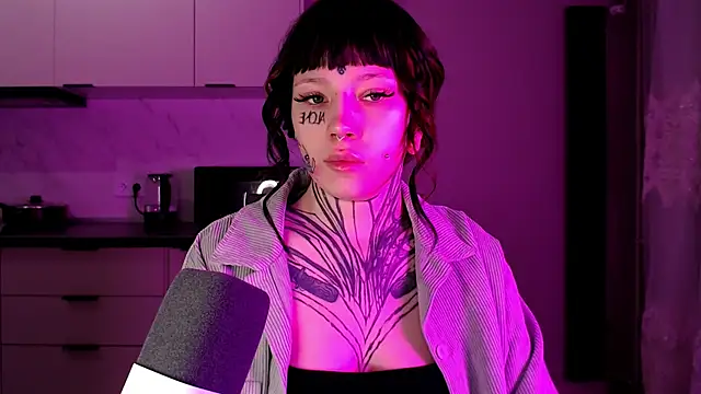 Snapshot of tradishka chatting on February 2025 12:00:02 AM tradishka online show from February 2025 12:00:02 AM