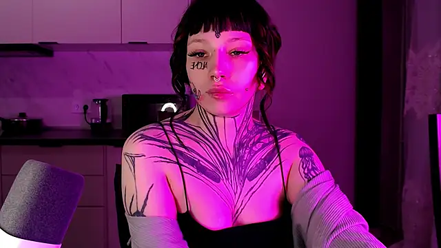 Snapshot of tradishka chatting on February 2025 03:06:01 AM tradishka online show from February 2025 03:06:01 AM