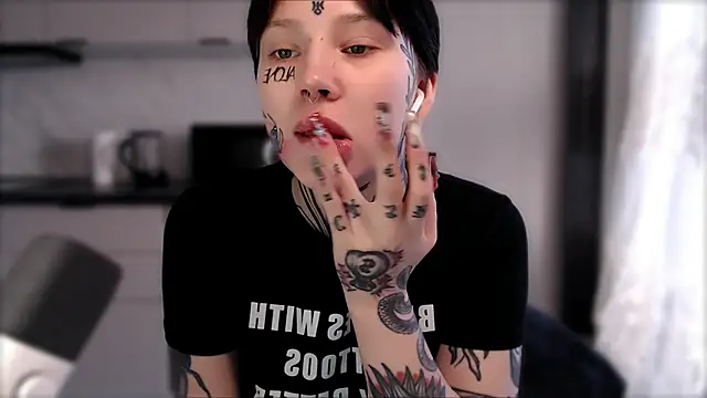 Snapshot of tradishka chatting on February 2025 01:49:02 PM tradishka online show from February 2025 01:49:02 PM