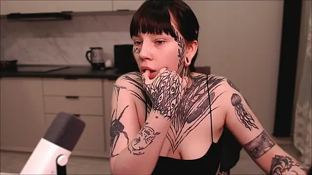 Snapshot of tradishka chatting on February 2025 05:15:01 PM tradishka online show from February 2025 05:15:01 PM