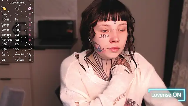 Snapshot of tradishka chatting on March 2025 08:34:01 PM tradishka online show from March 2025 08:34:01 PM