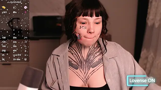 Snapshot of tradishka chatting on March 2025 10:22:02 PM tradishka online show from March 2025 10:22:02 PM