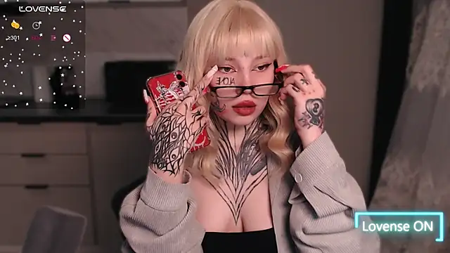 Snapshot of tradishka chatting on March 2025 10:17:01 PM tradishka online show from March 2025 10:17:01 PM